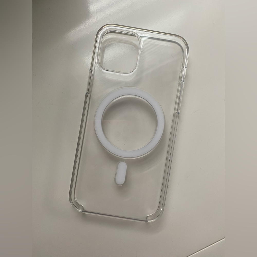 Apple iPhone 12 and 12 pro clear case with MagSafe